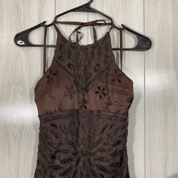 Sue Wong brown halter crochet cutout floral gown, Size 2 - Picture 3 of 15